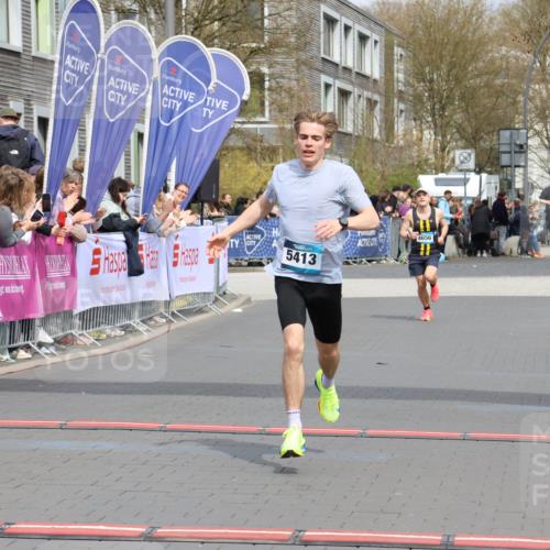 12.04.2026 - 45. Internationalen Wilhelmsburger Insellauf Strokosch-Dieckow http://msf.ph/oto/9481400 12.04.2026 12:47:30 Ziel 5413, 4656 meine-sportfotos.de