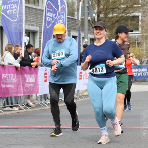12.04.2026 - 45. Internationalen Wilhelmsburger Insellauf Strokosch-Dieckow http://msf.ph/oto/9481429 12.04.2026 13:25:08 Ziel 2111, 2112, 2290, 4812, 2990, 2991, 2012 meine-sportfotos.de