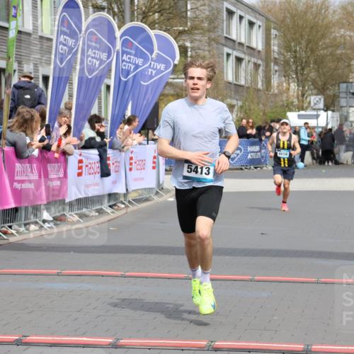 12.04.2026 - 45. Internationalen Wilhelmsburger Insellauf Strokosch-Dieckow http://msf.ph/oto/9481440 12.04.2026 12:47:30 Ziel 5413, 4656 meine-sportfotos.de
