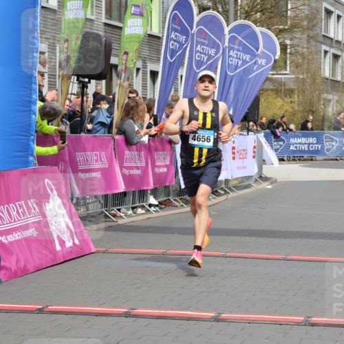 12.04.2026 - 45. Internationalen Wilhelmsburger Insellauf Strokosch-Dieckow http://msf.ph/oto/9481456 12.04.2026 12:47:33 Ziel 5413, 4656, 5556 meine-sportfotos.de