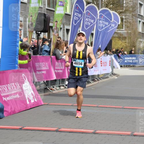 12.04.2026 - 45. Internationalen Wilhelmsburger Insellauf Strokosch-Dieckow http://msf.ph/oto/9481482 12.04.2026 12:47:34 Ziel 5413, 4656, 5556 meine-sportfotos.de