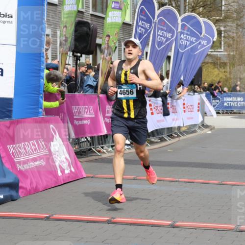 12.04.2026 - 45. Internationalen Wilhelmsburger Insellauf Strokosch-Dieckow http://msf.ph/oto/9481505 12.04.2026 12:47:34 Ziel 5413, 4656, 5556 meine-sportfotos.de