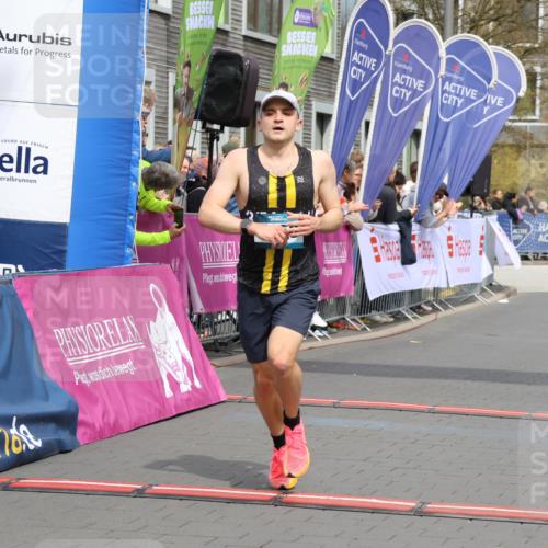 12.04.2026 - 45. Internationalen Wilhelmsburger Insellauf Strokosch-Dieckow http://msf.ph/oto/9481539 12.04.2026 12:47:34 Ziel 5413, 4656, 5556 meine-sportfotos.de