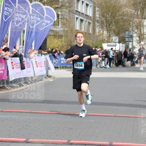 12.04.2026 - 45. Internationalen Wilhelmsburger Insellauf Strokosch-Dieckow http://msf.ph/oto/9481546 12.04.2026 12:47:37 Ziel 4656, 5556, 5709 meine-sportfotos.de