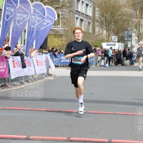 12.04.2026 - 45. Internationalen Wilhelmsburger Insellauf Strokosch-Dieckow http://msf.ph/oto/9481553 12.04.2026 12:47:37 Ziel 4656, 5556, 5709 meine-sportfotos.de