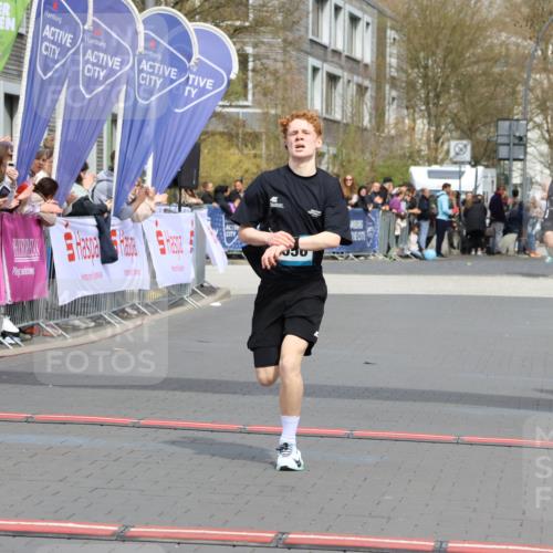 12.04.2026 - 45. Internationalen Wilhelmsburger Insellauf Strokosch-Dieckow http://msf.ph/oto/9481577 12.04.2026 12:47:37 Ziel 4656, 5556, 5709 meine-sportfotos.de