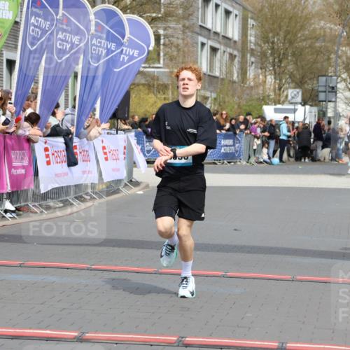 12.04.2026 - 45. Internationalen Wilhelmsburger Insellauf Strokosch-Dieckow http://msf.ph/oto/9481584 12.04.2026 12:47:37 Ziel 4656, 5556, 5709 meine-sportfotos.de