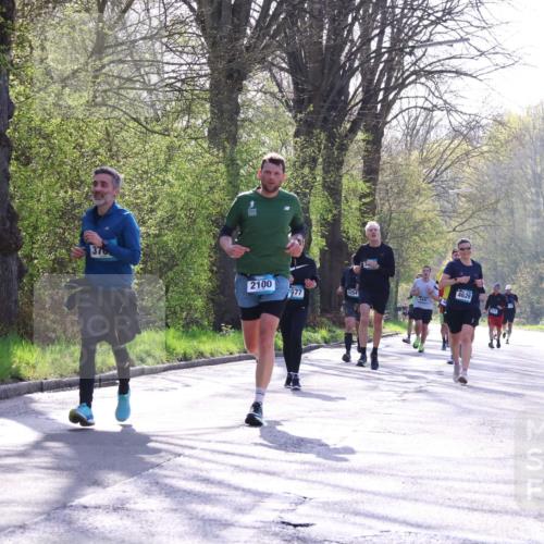 12.04.2026 - 45. Internationalen Wilhelmsburger Insellauf Yannick Fuchs http://msf.ph/oto/9481590 12.04.2026 10:29:38 Laufen 370, 2100, 77, 4490, 4629 meine-sportfotos.de