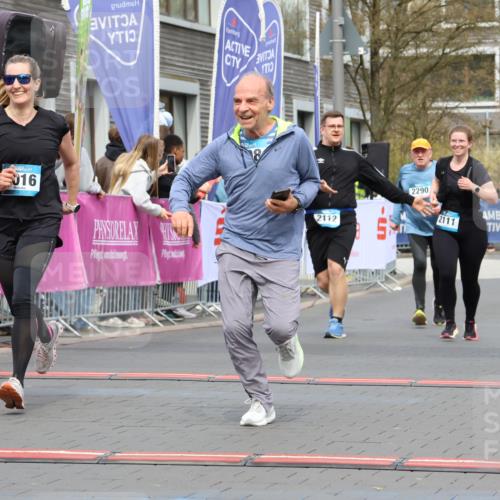 12.04.2026 - 45. Internationalen Wilhelmsburger Insellauf Strokosch-Dieckow http://msf.ph/oto/9481634 12.04.2026 13:25:02 Ziel 3936, 4908, 4016, 2111, 2112, 2290 meine-sportfotos.de