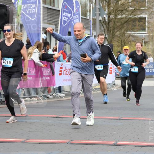 12.04.2026 - 45. Internationalen Wilhelmsburger Insellauf Strokosch-Dieckow http://msf.ph/oto/9481665 12.04.2026 13:25:02 Ziel 3936, 4908, 4016, 2111, 2112, 2290 meine-sportfotos.de
