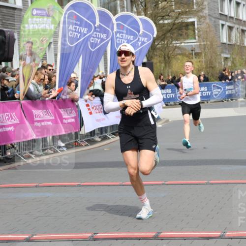 12.04.2026 - 45. Internationalen Wilhelmsburger Insellauf Strokosch-Dieckow http://msf.ph/oto/9481668 12.04.2026 12:47:44 Ziel 3750, 3301 meine-sportfotos.de