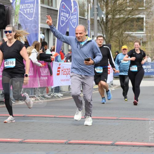 12.04.2026 - 45. Internationalen Wilhelmsburger Insellauf Strokosch-Dieckow http://msf.ph/oto/9481678 12.04.2026 13:25:02 Ziel 3936, 4908, 4016, 2111, 2112, 2290 meine-sportfotos.de