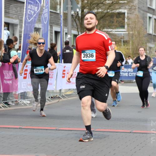 12.04.2026 - 45. Internationalen Wilhelmsburger Insellauf Strokosch-Dieckow http://msf.ph/oto/9481688 12.04.2026 13:25:00 Ziel 3936, 4908, 4016 meine-sportfotos.de