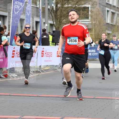 12.04.2026 - 45. Internationalen Wilhelmsburger Insellauf Strokosch-Dieckow http://msf.ph/oto/9481720 12.04.2026 13:25:00 Ziel 3936, 4908, 4016 meine-sportfotos.de