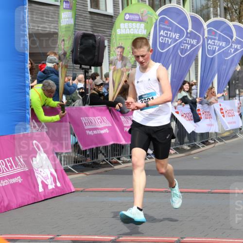 12.04.2026 - 45. Internationalen Wilhelmsburger Insellauf Strokosch-Dieckow http://msf.ph/oto/9481731 12.04.2026 12:47:46 Ziel 3750, 3301 meine-sportfotos.de