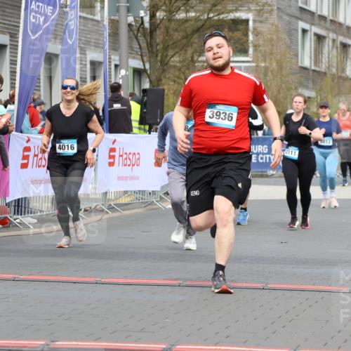 12.04.2026 - 45. Internationalen Wilhelmsburger Insellauf Strokosch-Dieckow http://msf.ph/oto/9481744 12.04.2026 13:25:00 Ziel 3936, 4908, 4016 meine-sportfotos.de