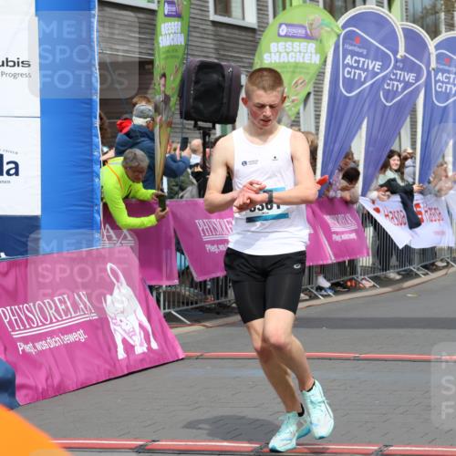 12.04.2026 - 45. Internationalen Wilhelmsburger Insellauf Strokosch-Dieckow http://msf.ph/oto/9481757 12.04.2026 12:47:46 Ziel 3750, 3301 meine-sportfotos.de