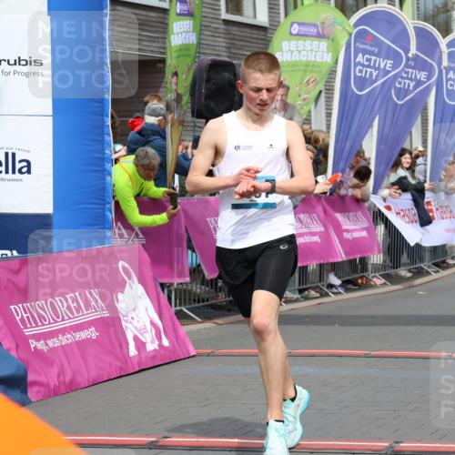 12.04.2026 - 45. Internationalen Wilhelmsburger Insellauf Strokosch-Dieckow http://msf.ph/oto/9481763 12.04.2026 12:47:46 Ziel 3750, 3301 meine-sportfotos.de