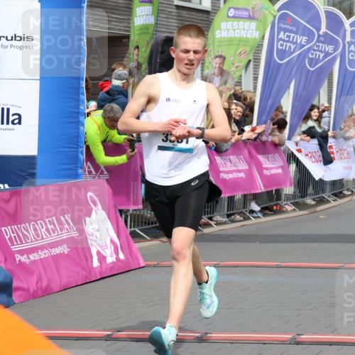 12.04.2026 - 45. Internationalen Wilhelmsburger Insellauf Strokosch-Dieckow http://msf.ph/oto/9481771 12.04.2026 12:47:46 Ziel 3750, 3301 meine-sportfotos.de