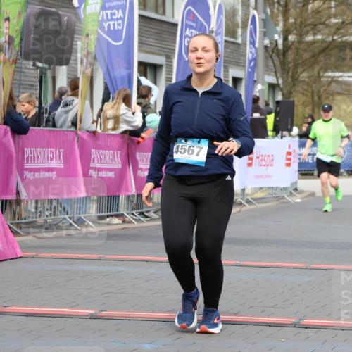 12.04.2026 - 45. Internationalen Wilhelmsburger Insellauf Strokosch-Dieckow http://msf.ph/oto/9481801 12.04.2026 13:24:47 Ziel 4567 meine-sportfotos.de