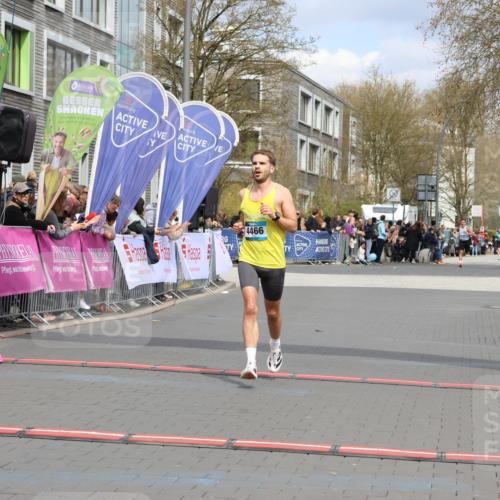 12.04.2026 - 45. Internationalen Wilhelmsburger Insellauf Strokosch-Dieckow http://msf.ph/oto/9481810 12.04.2026 12:47:52 Ziel 4466 meine-sportfotos.de