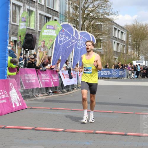 12.04.2026 - 45. Internationalen Wilhelmsburger Insellauf Strokosch-Dieckow http://msf.ph/oto/9481897 12.04.2026 12:47:53 Ziel 4466 meine-sportfotos.de