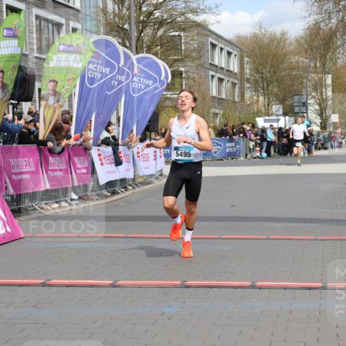 12.04.2026 - 45. Internationalen Wilhelmsburger Insellauf Strokosch-Dieckow http://msf.ph/oto/9481924 12.04.2026 12:48:01 Ziel 5495 meine-sportfotos.de