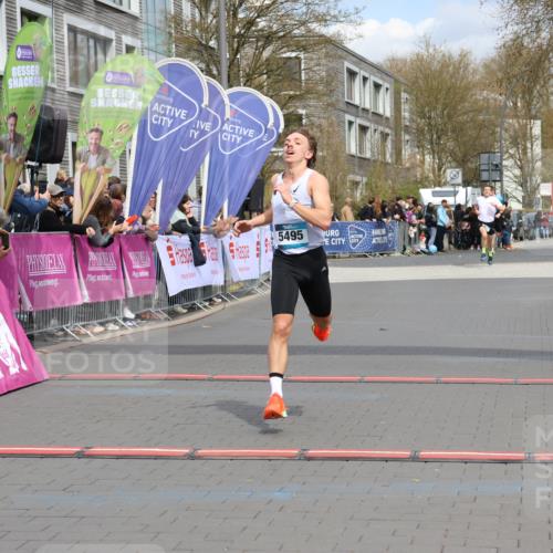12.04.2026 - 45. Internationalen Wilhelmsburger Insellauf Strokosch-Dieckow http://msf.ph/oto/9481942 12.04.2026 12:48:01 Ziel 5495 meine-sportfotos.de