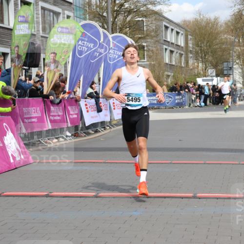 12.04.2026 - 45. Internationalen Wilhelmsburger Insellauf Strokosch-Dieckow http://msf.ph/oto/9481982 12.04.2026 12:48:01 Ziel 5495 meine-sportfotos.de