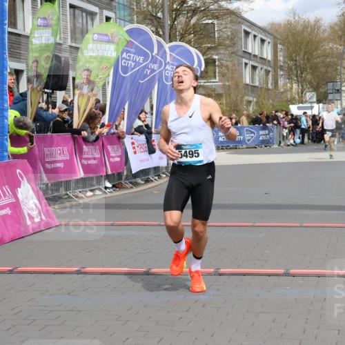 12.04.2026 - 45. Internationalen Wilhelmsburger Insellauf Strokosch-Dieckow http://msf.ph/oto/9482015 12.04.2026 12:48:02 Ziel 5495 meine-sportfotos.de
