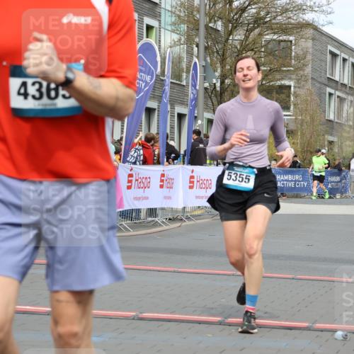 12.04.2026 - 45. Internationalen Wilhelmsburger Insellauf Strokosch-Dieckow http://msf.ph/oto/9482028 12.04.2026 13:24:39 Ziel 4365, 3267, 2562, 5356, 5355 meine-sportfotos.de