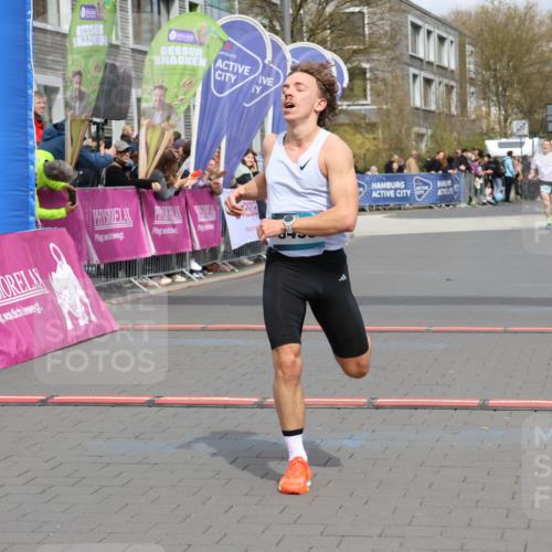 12.04.2026 - 45. Internationalen Wilhelmsburger Insellauf Strokosch-Dieckow http://msf.ph/oto/9482050 12.04.2026 12:48:02 Ziel 5495 meine-sportfotos.de