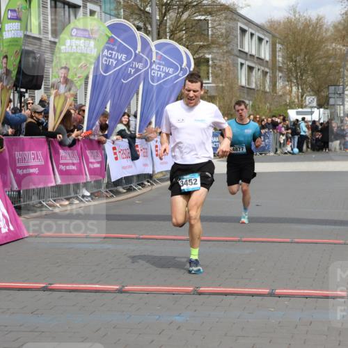 12.04.2026 - 45. Internationalen Wilhelmsburger Insellauf Strokosch-Dieckow http://msf.ph/oto/9482068 12.04.2026 12:48:07 Ziel 3452, 4877 meine-sportfotos.de
