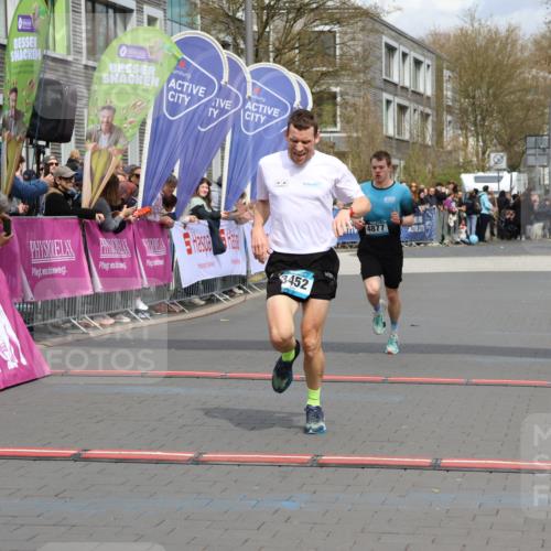 12.04.2026 - 45. Internationalen Wilhelmsburger Insellauf Strokosch-Dieckow http://msf.ph/oto/9482075 12.04.2026 12:48:07 Ziel 3452, 4877 meine-sportfotos.de