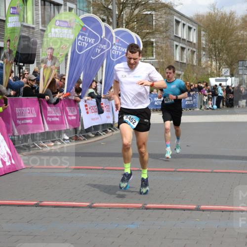 12.04.2026 - 45. Internationalen Wilhelmsburger Insellauf Strokosch-Dieckow http://msf.ph/oto/9482084 12.04.2026 12:48:07 Ziel 3452, 4877 meine-sportfotos.de