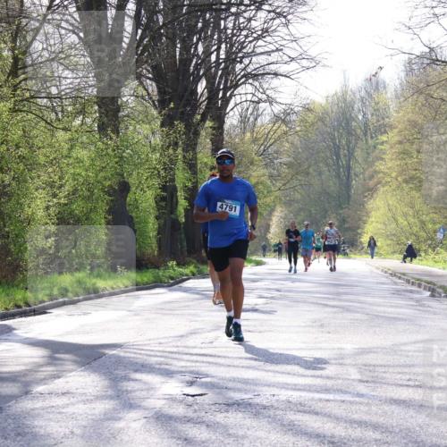 12.04.2026 - 45. Internationalen Wilhelmsburger Insellauf Yannick Fuchs http://msf.ph/oto/9482108 12.04.2026 10:22:38 Laufen 4791 meine-sportfotos.de