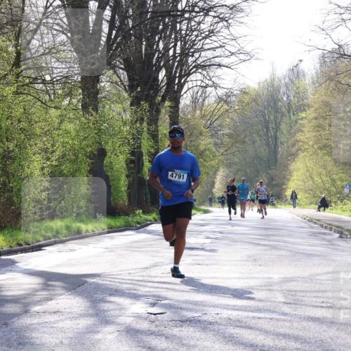 12.04.2026 - 45. Internationalen Wilhelmsburger Insellauf Yannick Fuchs http://msf.ph/oto/9482110 12.04.2026 10:22:38 Laufen 4791 meine-sportfotos.de