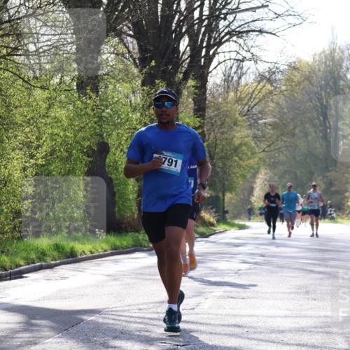 12.04.2026 - 45. Internationalen Wilhelmsburger Insellauf Yannick Fuchs http://msf.ph/oto/9482118 12.04.2026 10:22:39 Laufen 791 meine-sportfotos.de
