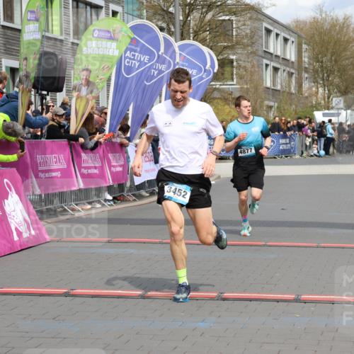 12.04.2026 - 45. Internationalen Wilhelmsburger Insellauf Strokosch-Dieckow http://msf.ph/oto/9482120 12.04.2026 12:48:07 Ziel 3452, 4877 meine-sportfotos.de
