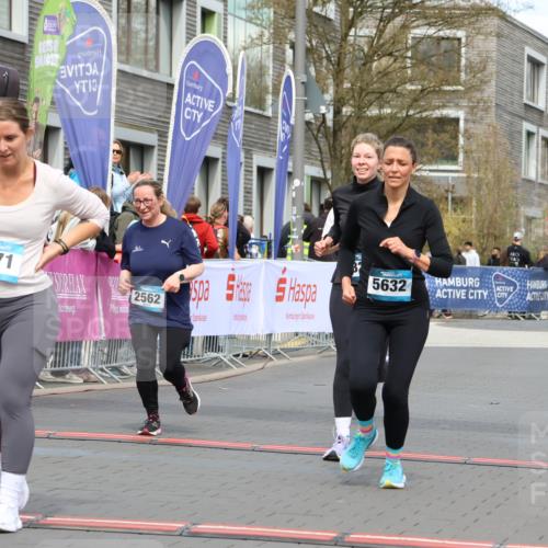 12.04.2026 - 45. Internationalen Wilhelmsburger Insellauf Strokosch-Dieckow http://msf.ph/oto/9482181 12.04.2026 13:24:35 Ziel 3871, 5632, 4365, 3267, 2562, 5356, 5355 meine-sportfotos.de