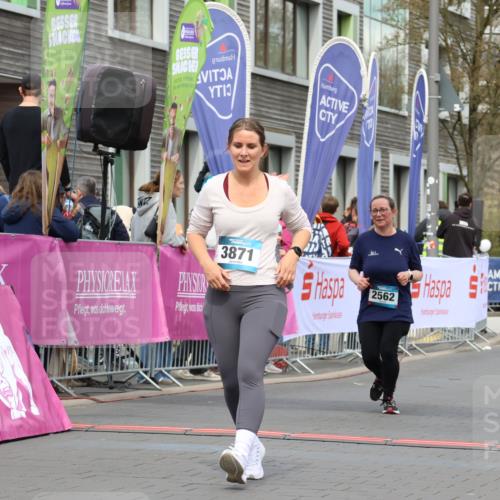 12.04.2026 - 45. Internationalen Wilhelmsburger Insellauf Strokosch-Dieckow http://msf.ph/oto/9482201 12.04.2026 13:24:34 Ziel 5017, 3871, 5632, 4365, 3267, 2562, 5356, 5355 meine-sportfotos.de