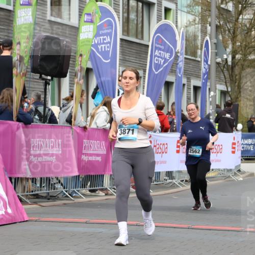 12.04.2026 - 45. Internationalen Wilhelmsburger Insellauf Strokosch-Dieckow http://msf.ph/oto/9482246 12.04.2026 13:24:34 Ziel 5017, 3871, 5632, 4365, 3267, 2562, 5356, 5355 meine-sportfotos.de