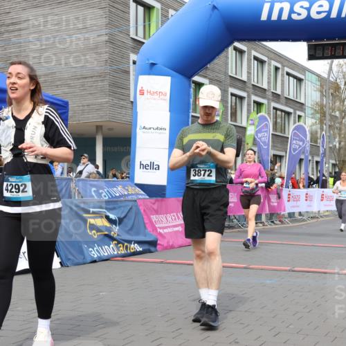 12.04.2026 - 45. Internationalen Wilhelmsburger Insellauf Strokosch-Dieckow http://msf.ph/oto/9482258 12.04.2026 13:24:31 Ziel 5017, 3871, 5632, 4365, 3267, 2562 meine-sportfotos.de