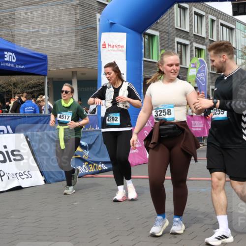 12.04.2026 - 45. Internationalen Wilhelmsburger Insellauf Strokosch-Dieckow http://msf.ph/oto/9482304 12.04.2026 13:24:28 Ziel 4292, 4517, 3872, 5017 meine-sportfotos.de