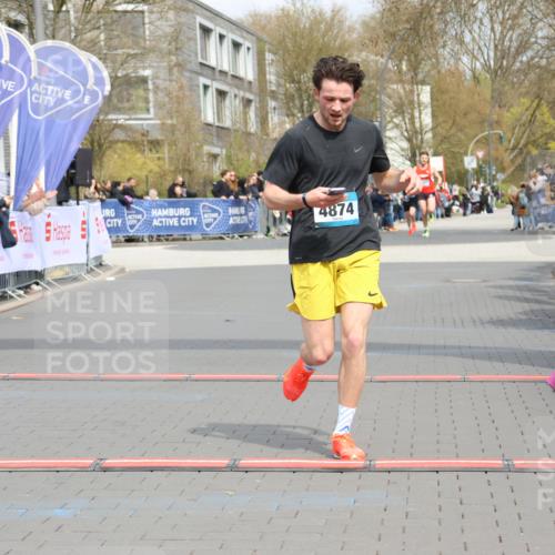 12.04.2026 - 45. Internationalen Wilhelmsburger Insellauf Strokosch-Dieckow http://msf.ph/oto/9482314 12.04.2026 12:48:14 Ziel 4874 meine-sportfotos.de