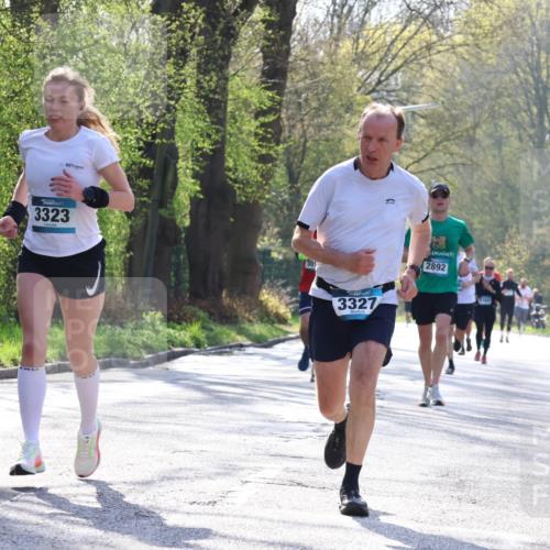 12.04.2026 - 45. Internationalen Wilhelmsburger Insellauf Yannick Fuchs http://msf.ph/oto/9482316 12.04.2026 10:22:57 Laufen 3323, 3327, 2892 meine-sportfotos.de