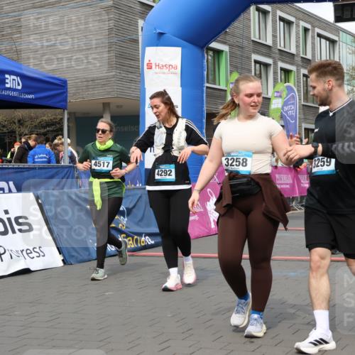 12.04.2026 - 45. Internationalen Wilhelmsburger Insellauf Strokosch-Dieckow http://msf.ph/oto/9482319 12.04.2026 13:24:28 Ziel 4292, 4517, 3872, 5017 meine-sportfotos.de