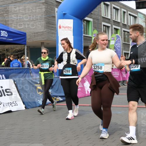 12.04.2026 - 45. Internationalen Wilhelmsburger Insellauf Strokosch-Dieckow http://msf.ph/oto/9482332 12.04.2026 13:24:27 Ziel 4292, 4517, 3872, 5017 meine-sportfotos.de