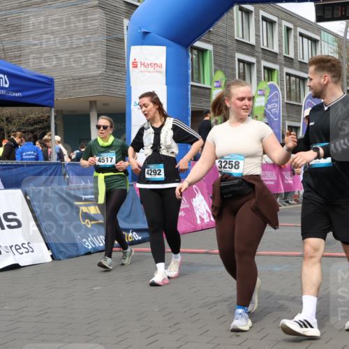 12.04.2026 - 45. Internationalen Wilhelmsburger Insellauf Strokosch-Dieckow http://msf.ph/oto/9482342 12.04.2026 13:24:27 Ziel 4292, 4517, 3872, 5017 meine-sportfotos.de