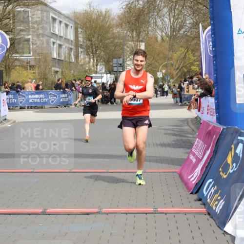 12.04.2026 - 45. Internationalen Wilhelmsburger Insellauf Strokosch-Dieckow http://msf.ph/oto/9482366 12.04.2026 12:48:21 Ziel 5607, 5364 meine-sportfotos.de